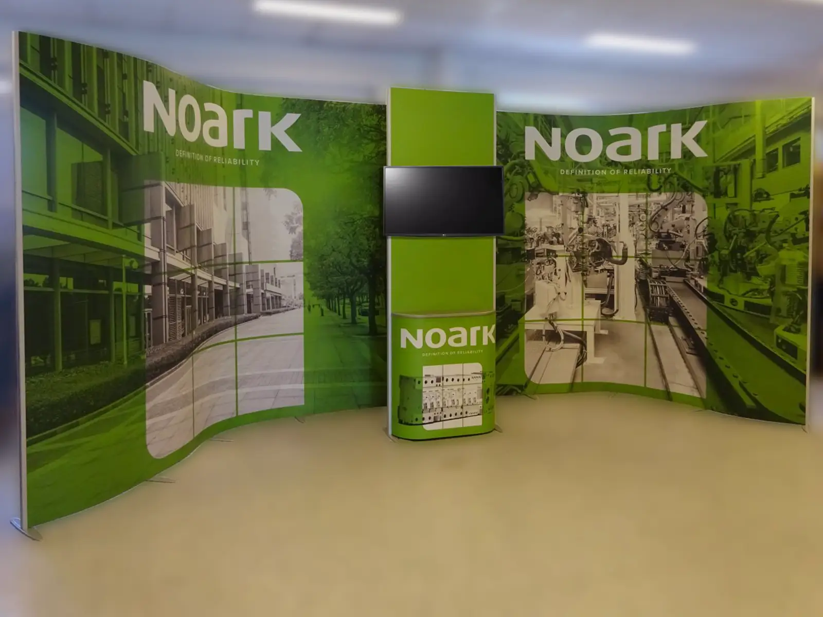 Výstavní sestava ISOframe Wave pro Noark s pultem a obrazovkou