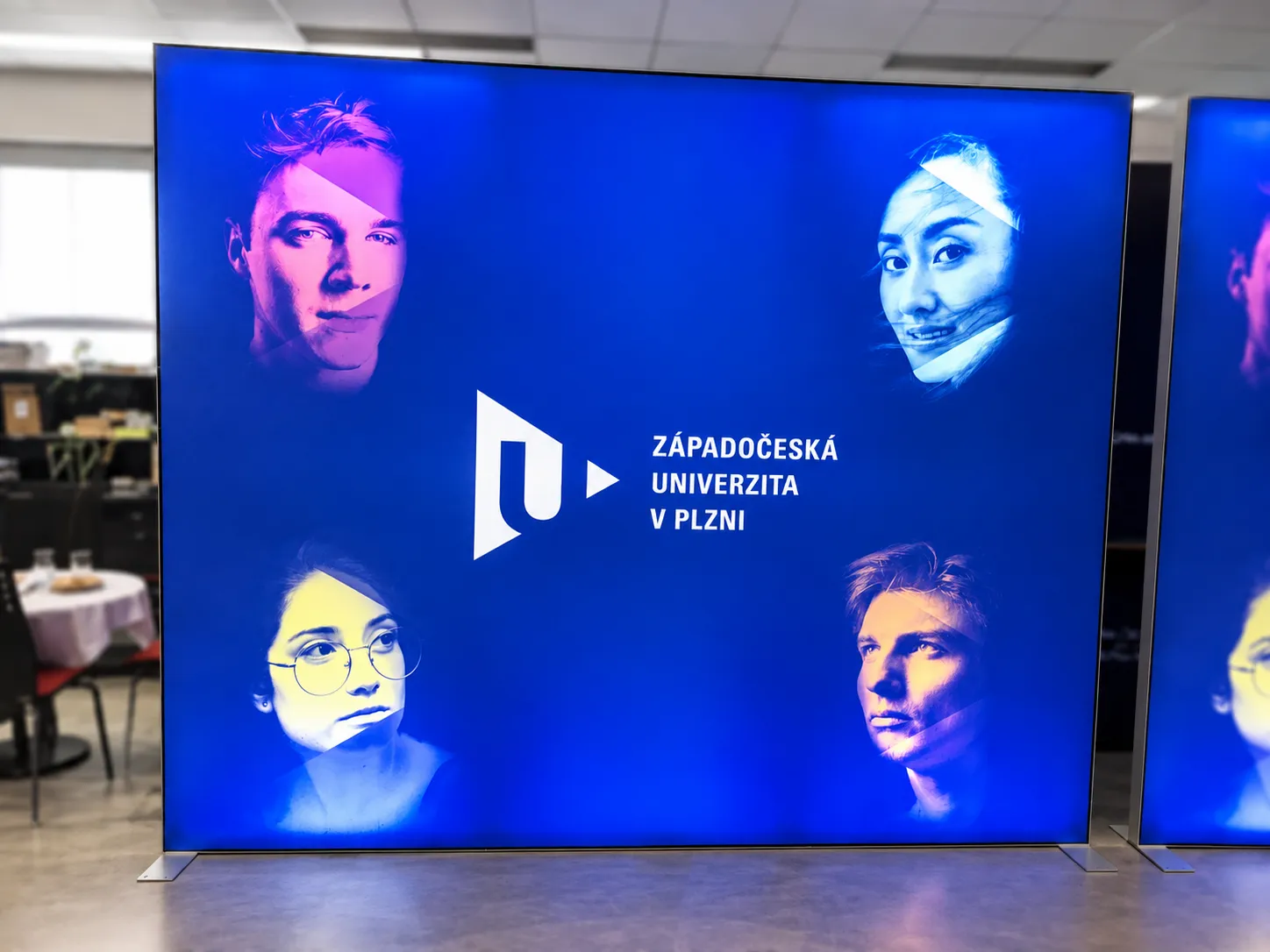 Podsvícená sestava Lightbox pro Západočeskou univerzitu v Plzni